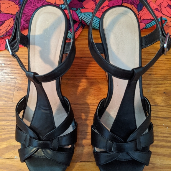 Cork wedge sandals by Le Chateau - Picture 3 of 4